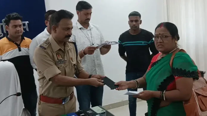 A total of 101 mobile phones worth Rs 18 lakh were recovered by the surveillance team and handed over to their owners.