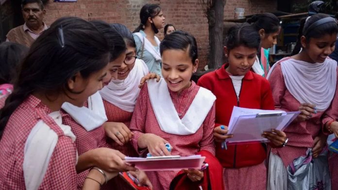 यूपी में योगी सरकार की इंक्वारी, स्कूलों को सालों से नहीं मिला व्यय शुल्क, पूछताछ कार्य जारी