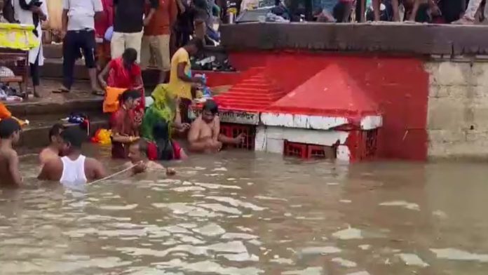 UP news: Yamuna in trouble due to rain and flood in UP, Ganga above danger level in Varanasi